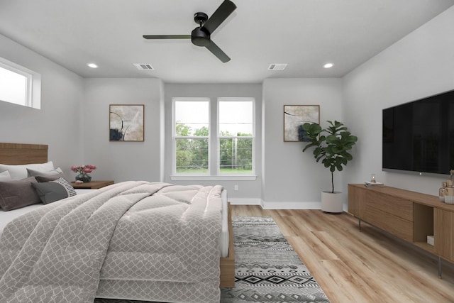 6817 Peerless St, Houston, TX 77021 - bedroom featuring visible vents, recessed lighting, and light wood-style floors