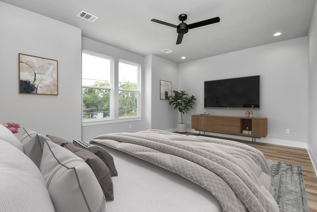 6817 Peerless St, Houston, TX 77021 - bedroom featuring baseboards, wood finished floors, visible vents, and recessed lighting