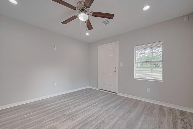 empty room featuring ceiling fan, light wood-style flooring, baseboards, visible vents, and recessed lighting