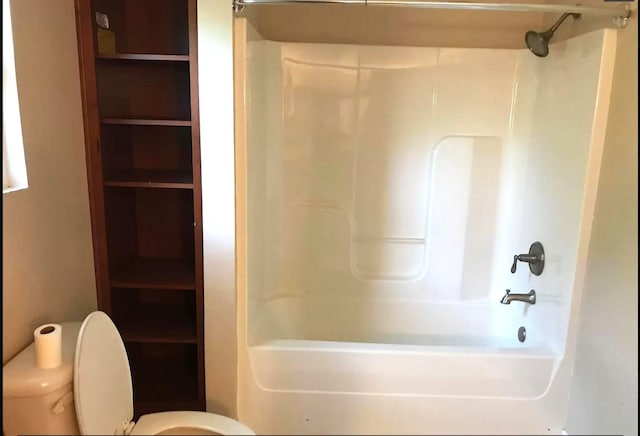 full bath featuring toilet and shower / tub combination