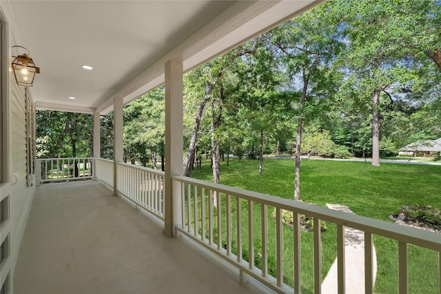 balcony featuring covered porch
