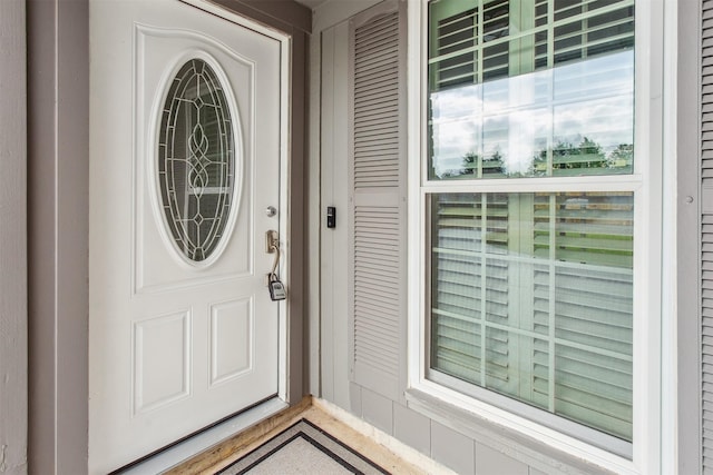 entrance to property featuring a porch