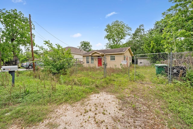 view of front of house featuring fence