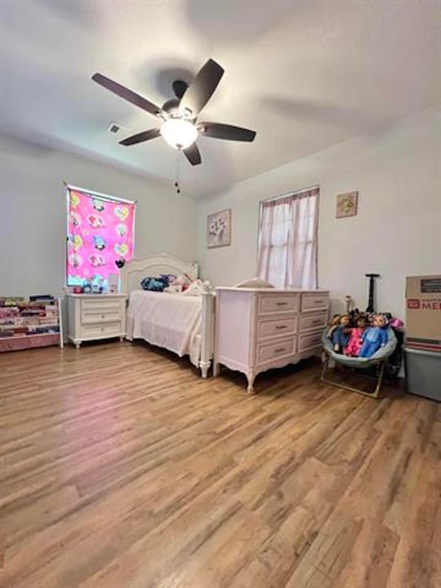 bedroom featuring light wood finished floors and a ceiling fan