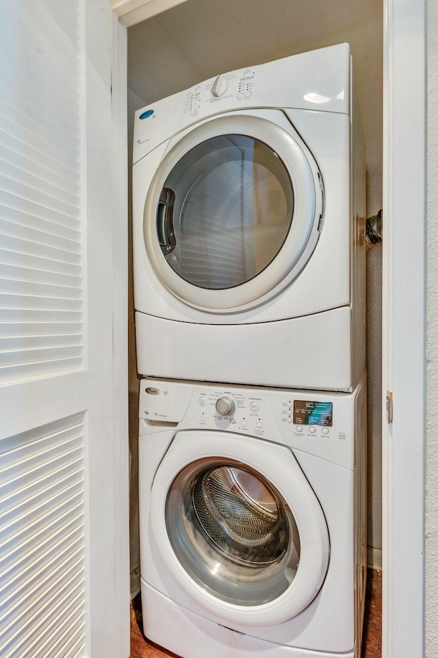 904 University Oaks Blvd Unit 92, College Station, TX 77840 - laundry area featuring stacked washing maching and dryer and laundry area