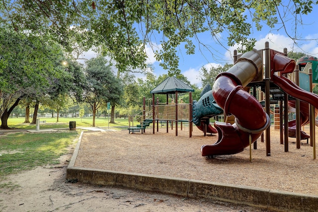 10134 Eddystone Dr, Houston, TX 77043 - communal playground with a yard