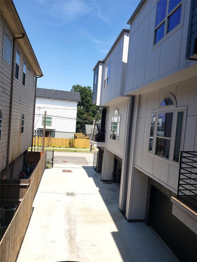 1217 Edwards St, Houston, TX 77007 - view of patio featuring fence