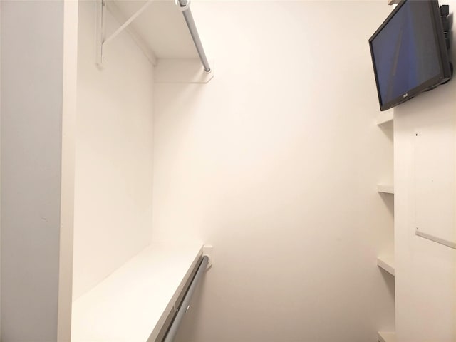 1217 Edwards St, Houston, TX 77007 - view of walk in closet