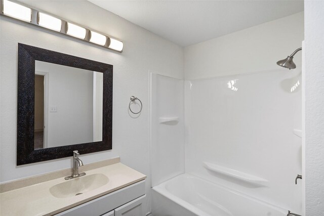 full bath with vanity and bathing tub / shower combination