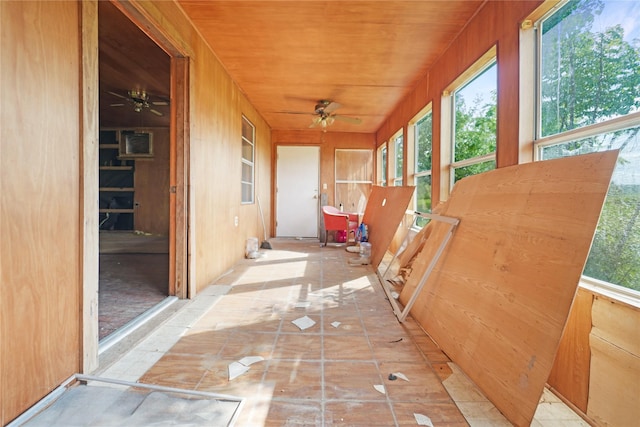 sunroom with ceiling fan