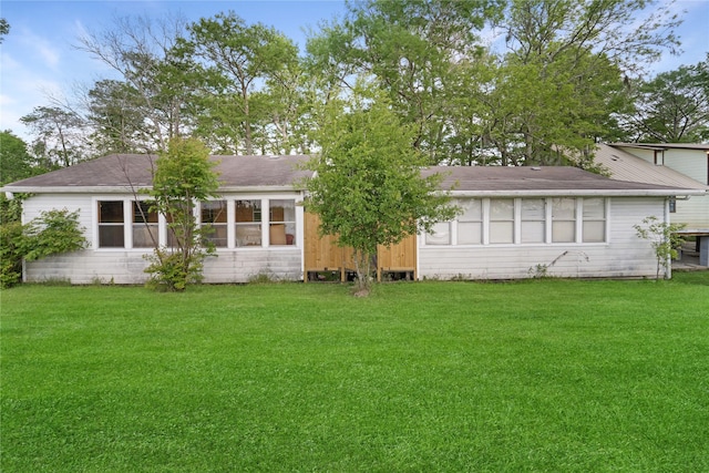 back of house featuring a lawn