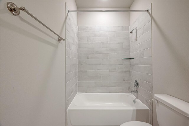 bathroom with toilet and washtub / shower combination