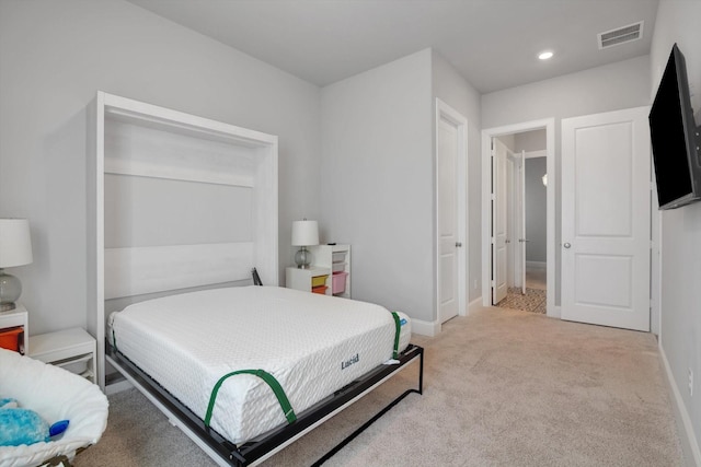 bedroom featuring light colored carpet, baseboards, visible vents, and recessed lighting