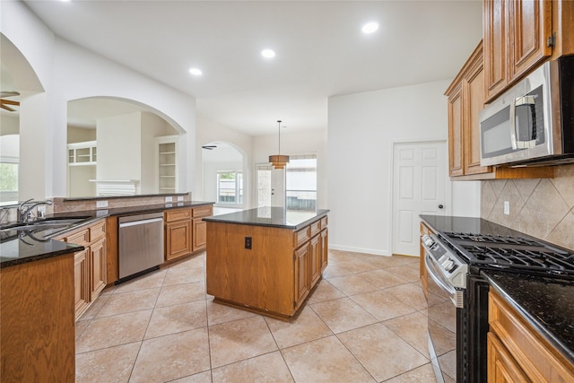 25630 Creston Meadow Dr, Richmond, TX 77406 - kitchen with a sink, ceiling fan, backsplash, appliances with stainless steel finishes, and a kitchen island
