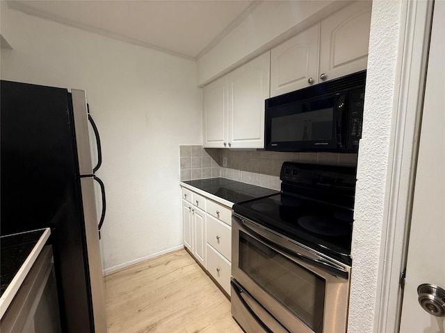 5711 Sugar Hill Dr Unit 62, Houston, TX 77057 - kitchen featuring white cabinets, light wood-type flooring, baseboards, decorative backsplash, and appliances with stainless steel finishes