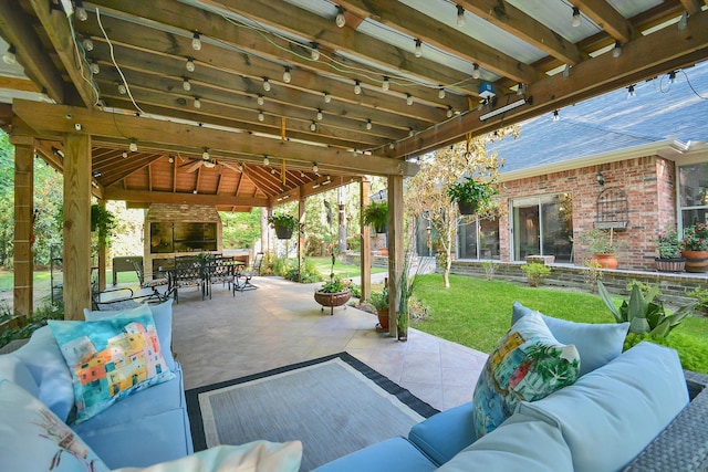 view of patio / terrace with a ceiling fan, outdoor dining area, and an outdoor living space
