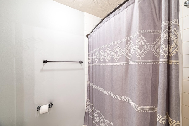 11906 Canyon Valley Dr, Tomball, TX 77377 - full bathroom with curtained shower