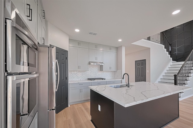 2006 Deer Vly, Missouri City, TX 77459 - kitchen with light wood-style floors, a sink, visible vents, and stainless steel appliances
