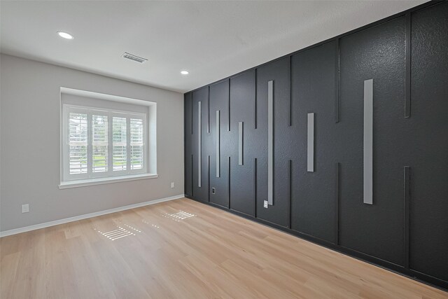 2006 Deer Vly, Missouri City, TX 77459 - unfurnished bedroom featuring recessed lighting, baseboards, visible vents, and light wood-style flooring