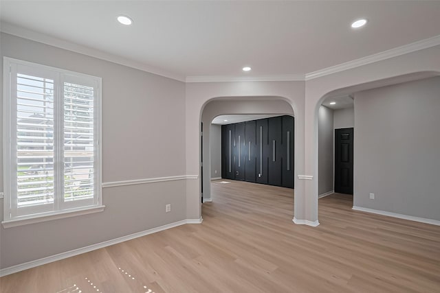 2006 Deer Vly, Missouri City, TX 77459 - unfurnished room with a healthy amount of sunlight, arched walkways, baseboards, and light wood finished floors