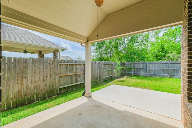 view of patio featuring a fenced backyard and ceiling fan