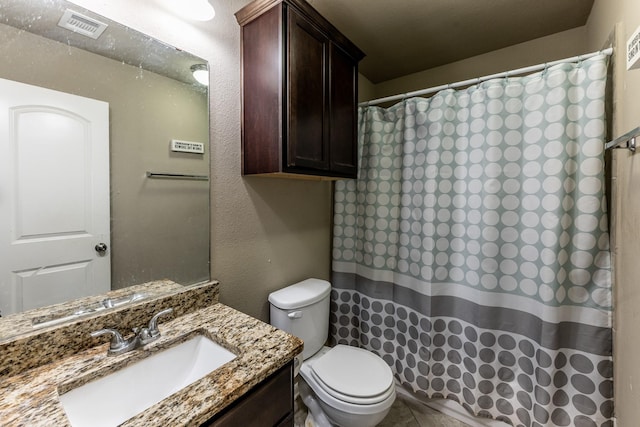 3713 Daisy Ln, Huntsville, TX 77340 - full bath with curtained shower, visible vents, toilet, and vanity
