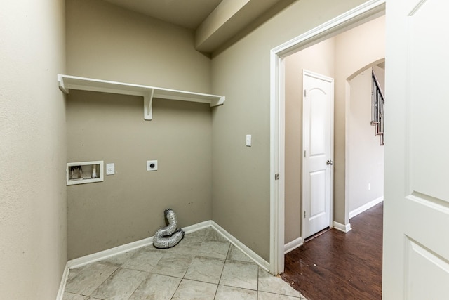3713 Daisy Ln, Huntsville, TX 77340 - clothes washing area with baseboards, electric dryer hookup, laundry area, and washer hookup