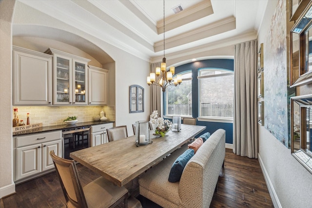 8207 Mesquite Hill Ln, Richmond, TX 77469 - dining space featuring visible vents, wine cooler, a notable chandelier, and dark wood-style floors