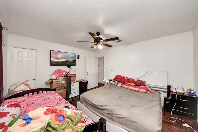 bedroom featuring wood finished floors, visible vents, and ceiling fan