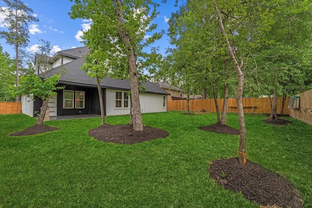 view of yard featuring a fenced backyard