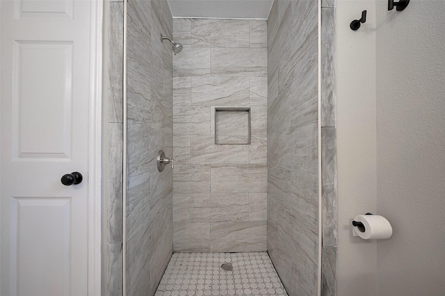 bathroom featuring tiled shower