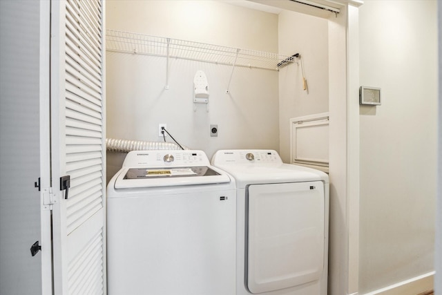laundry area with laundry area and washing machine and clothes dryer