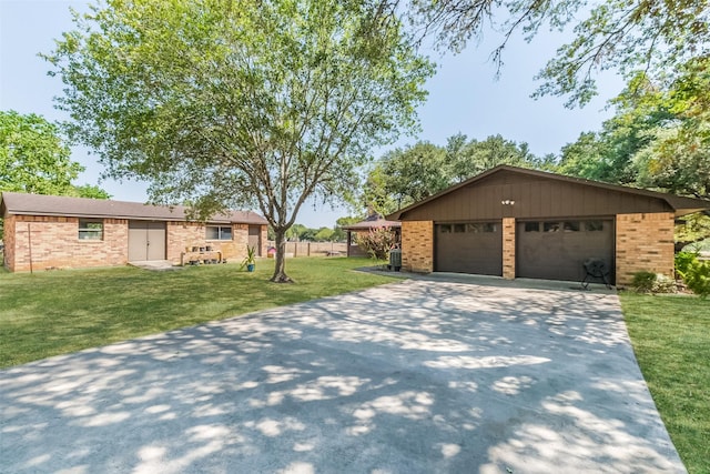view of front of property featuring driveway, brick siding, and a front yard