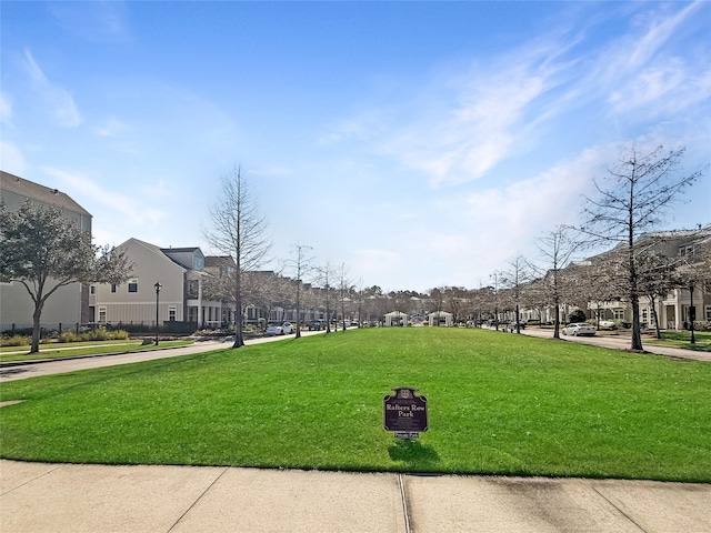 view of property's community with a lawn and a residential view