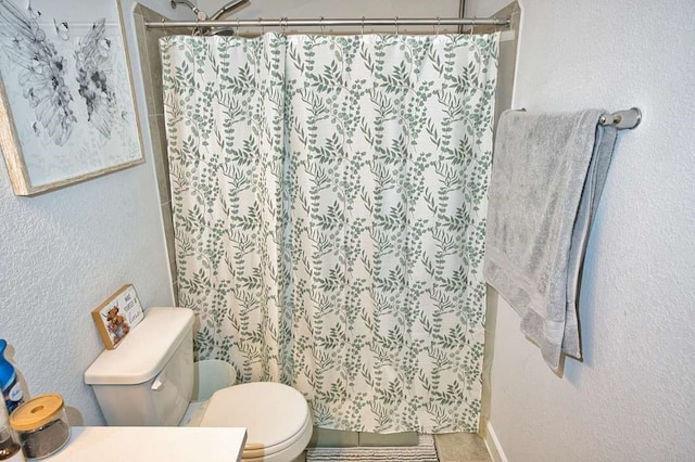 219 Lisa Marie Dr, Angleton, TX 77515 - bathroom with curtained shower, a textured wall, toilet, and vanity