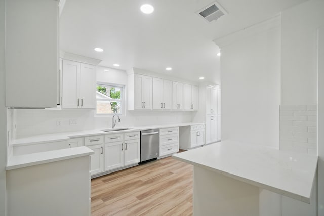 9711 Derrik Dr, Houston, TX 77080 - kitchen featuring a peninsula, a sink, tasteful backsplash, visible vents, and dishwasher