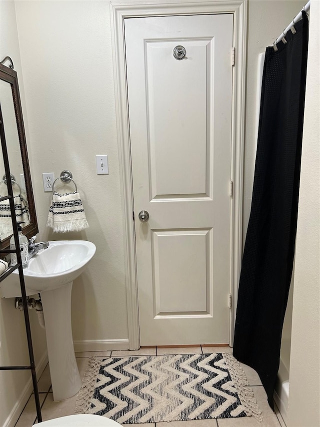 bathroom with baseboards