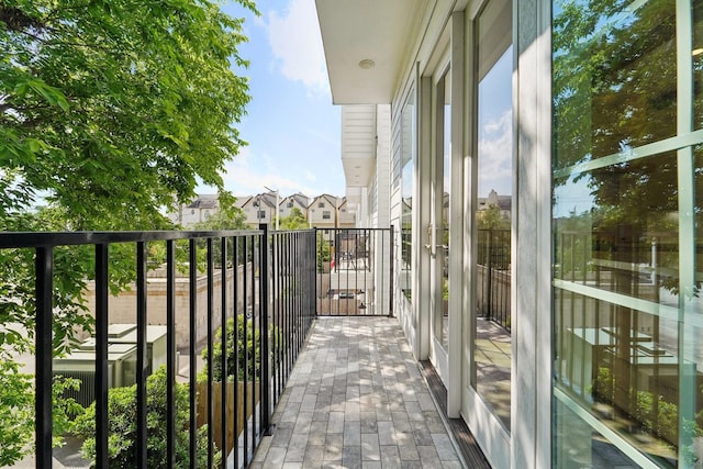 2520 Ohsfeldt St, Houston, TX 77008 - balcony featuring a residential view