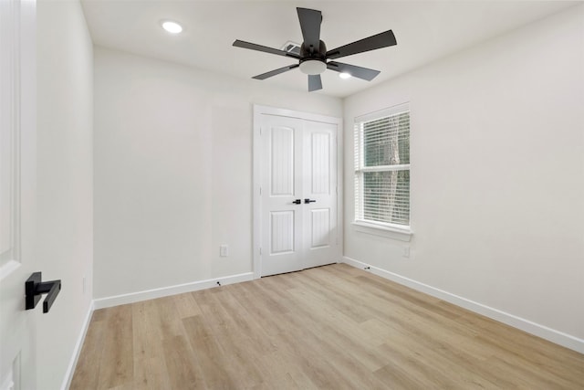 unfurnished bedroom with baseboards, light wood-style floors, a closet, recessed lighting, and ceiling fan