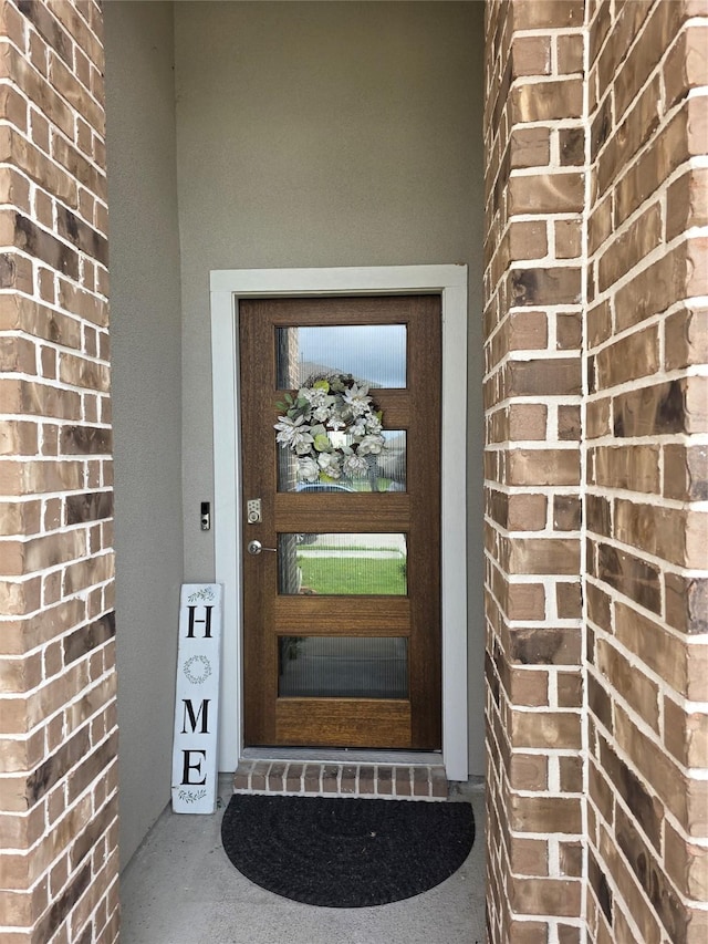 property entrance featuring stucco siding