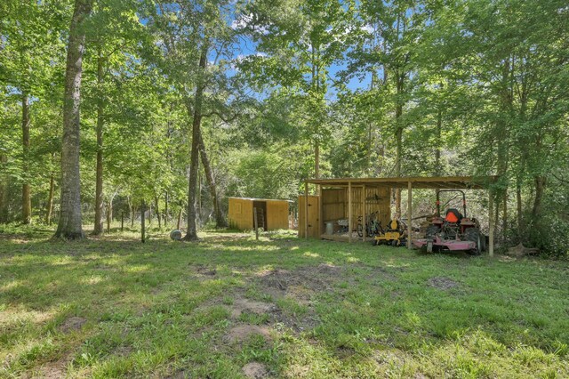 view of yard with a pole building and an outbuilding