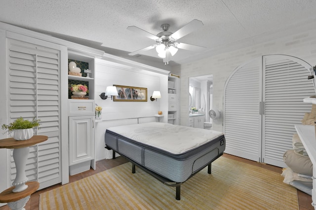 game room featuring a sink, a ceiling fan, a textured ceiling, and light wood-style flooring