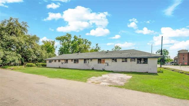 5409 Suez St Unit 4, Houston, TX 77020 - ranch-style house with a front lawn and brick siding