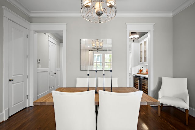 dining area with crown molding, a dry bar, a notable chandelier, and dark wood-style flooring
