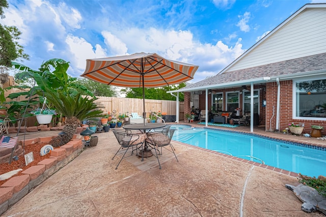 view of pool featuring a ceiling fan, a fenced in pool, fence, a patio, and outdoor lounge area