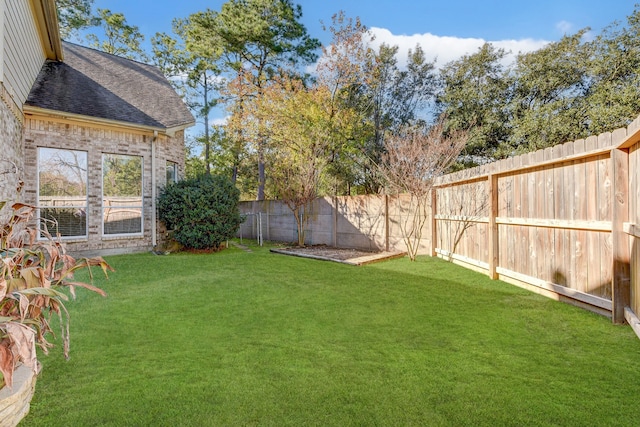 view of yard featuring a fenced backyard