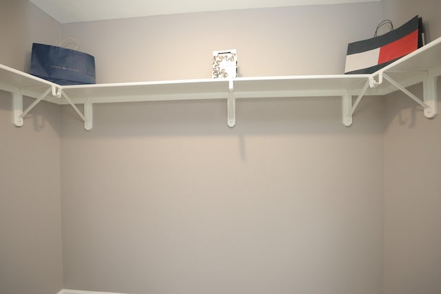10654 Mayfield Rd, Houston, TX 77043 - view of spacious closet