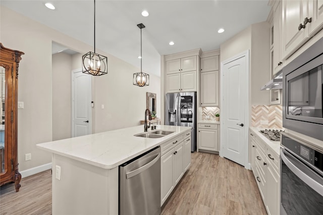 3105 Magnolia Knoll Ln, Houston, TX 77080 - kitchen with tasteful backsplash, a center island with sink, a sink, light wood-style floors, and stainless steel appliances