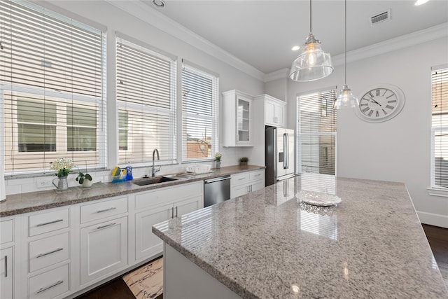 kitchen with a sink, visible vents, recessed lighting, white cabinetry, and appliances with stainless steel finishes
