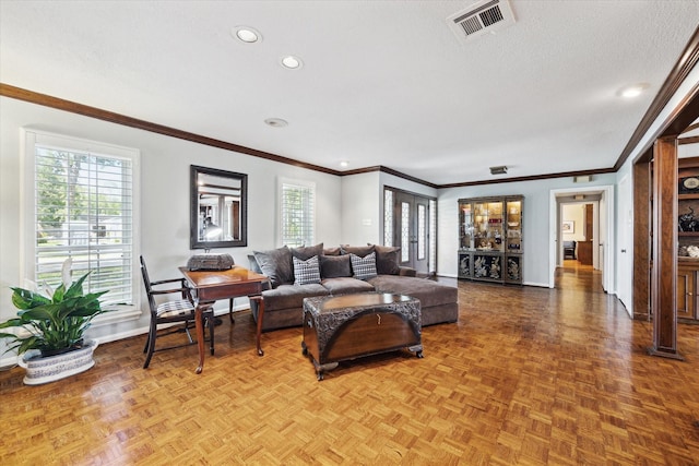 living area with visible vents, recessed lighting, crown molding, and baseboards